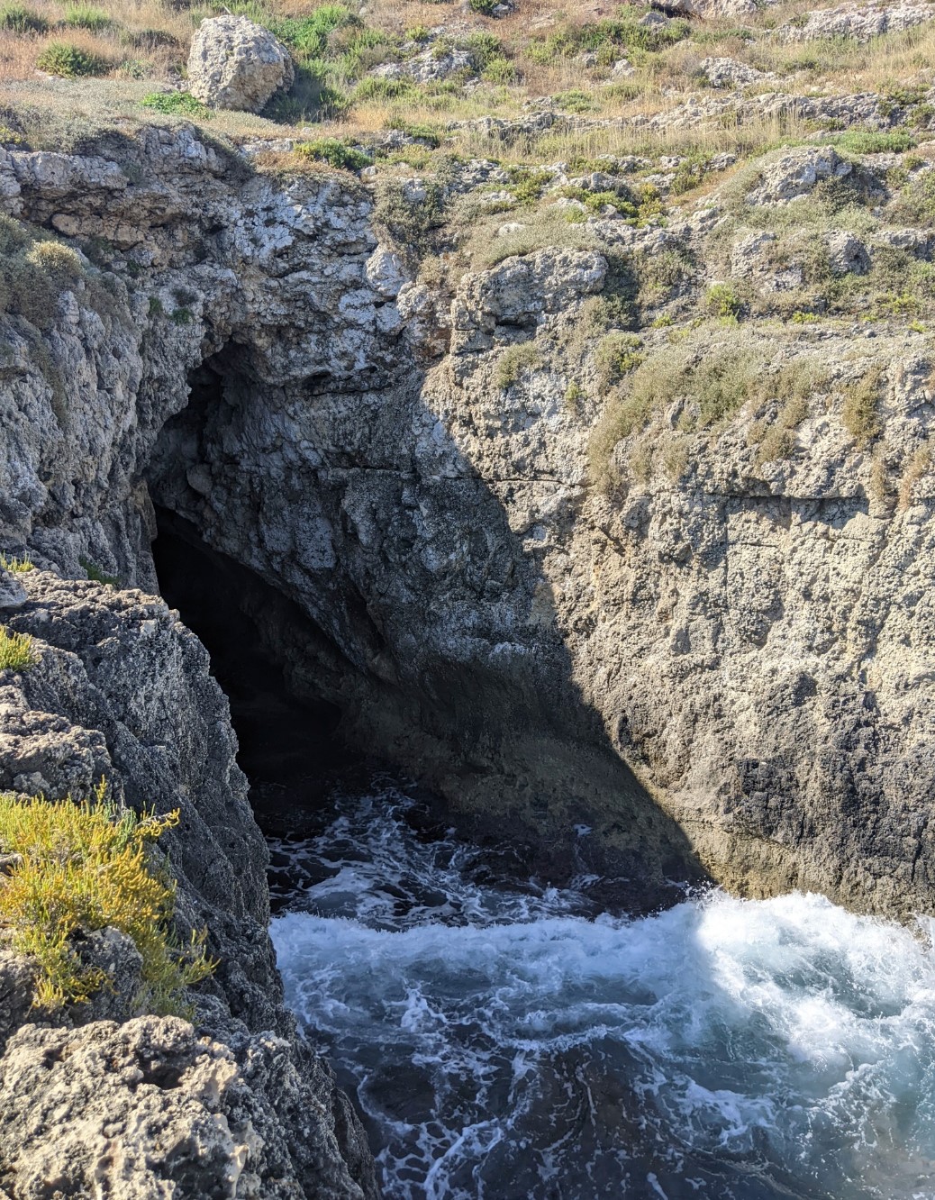 Una de las cuevas sumergidas exploradas por el equipo en la costa de Sicilia