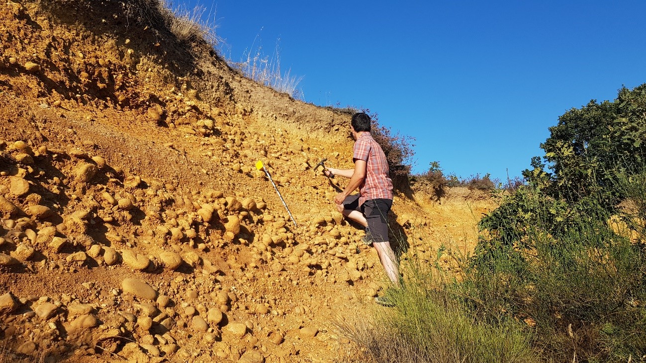 Trabajo geológico en el Geoparque de Las Loras/A. Benito Calvo