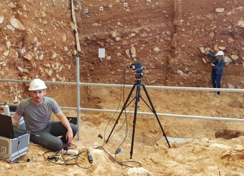 Captura de datos con cámara hiperespectral en el nivel TD10 de Gran Dolina (Atapuerca)/ Alfonso Benito Calvo