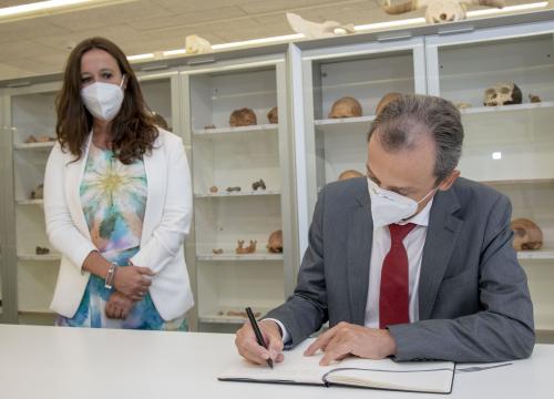 Pedro Duque and María Martinón Torres. CENIEH/Susana Santamaría