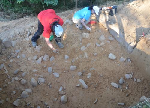 Excavación arqueológica en el yacimiento achelense de Porto Maior (Pontevdra)/M. Duval.