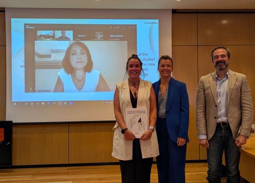 Irene Solano con el tribunal de tesis/UCC+I