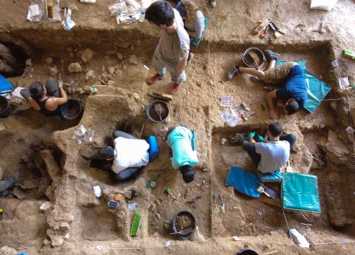 El abrigo de la Malia durante su excavación. Créditos: Javier Trueba-MSF