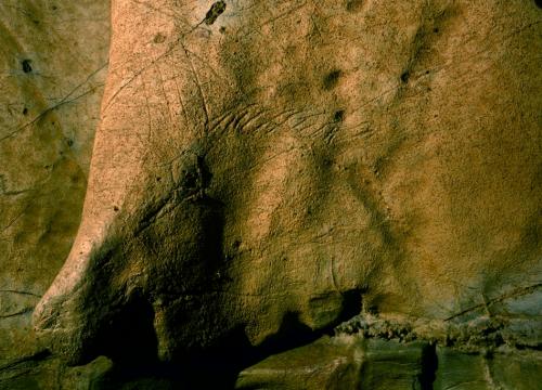 Hallados grabados rupestres paleolíticos en las cuevas vascas de Aitzbitarte