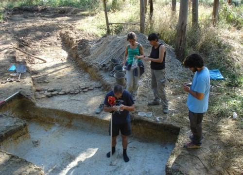 El yacimiento de Aranbaltza, clave para entender las formas de vida de neandertales y sapiens durante el Paleolítico