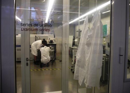 El CENIEH refuerza su laboratorio de Series de Uranio con fondos europeos FEDER