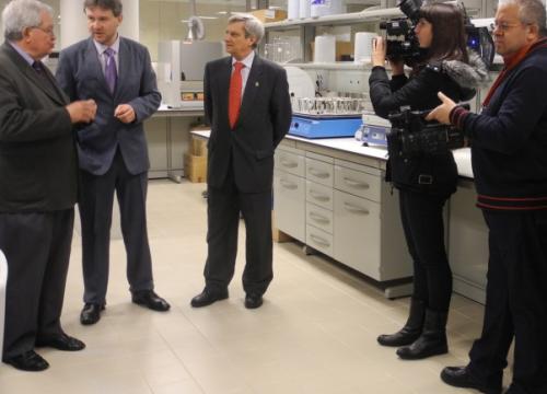 El alcalde de Burgos visita las instalaciones del CENIEH