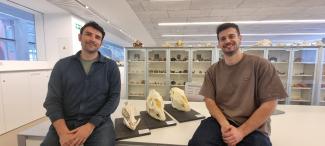 Ignacio A. Lazagabaster y Fernando Blanco en el Laboratorio de Anatomía comparada del CENIEH/UCC+I CENIEH