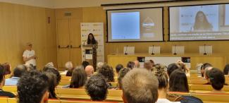 La directora del CENIEH presentando al Prof. Collins/UCC+I CENIEH