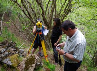 Wild carnivores are a key element to interpreting the past