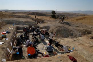 A study correlates climate change and early human activities at the Algerian site of El Kherba 1.7 million years ago