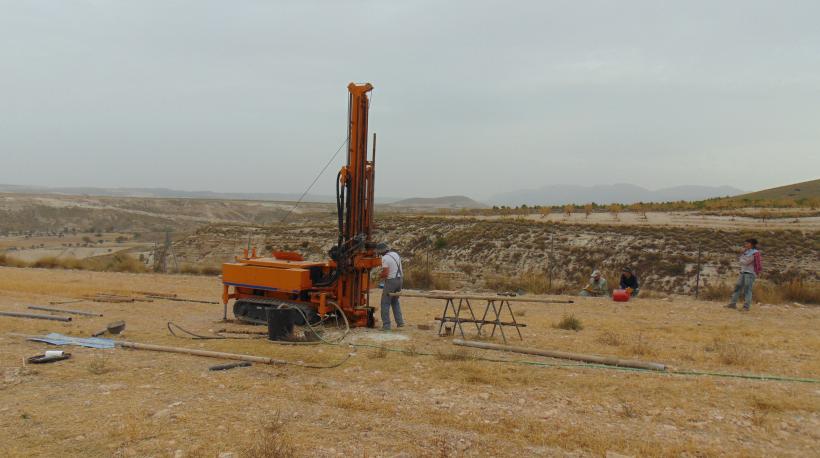 Perforación mecánica realizada en el yacimiento arqueo-paleontológico de Barranco León (Orce, Granada, Espana) dentro del marco del proyecto PALEOMED.