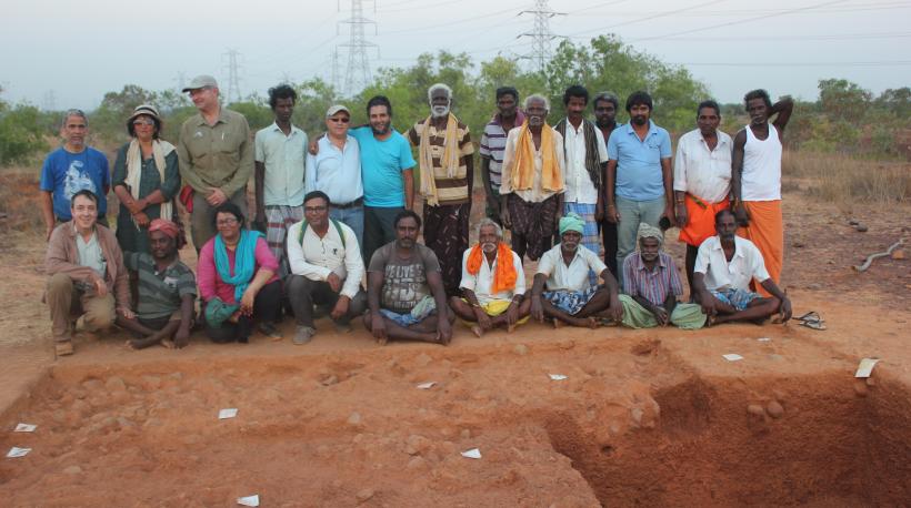 Equipo de la exacavación en India